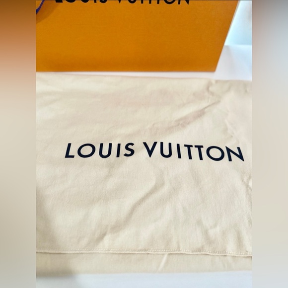 Louis Vuitton Twist Pink Epi MM Shoulder Bag - Picture 12 of 12